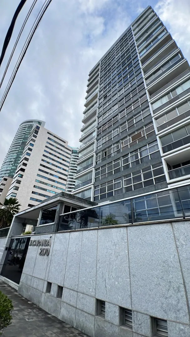 Apartamento &agrave; venda com 202 m&sup2; | 4 quartos sendo 1 su&iacute;te | Varanda | 2 vagas Avenida Boa Viagem Recife - 