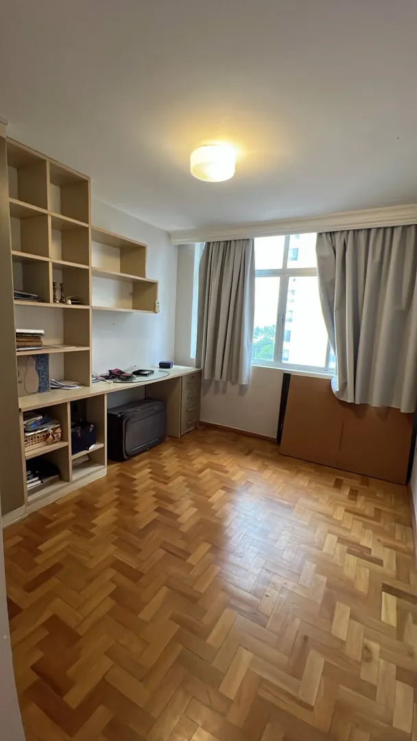 Apartamento &agrave; venda com 202 m&sup2; | 4 quartos sendo 1 su&iacute;te | Varanda | 2 vagas Avenida Boa Viagem Recife - 
