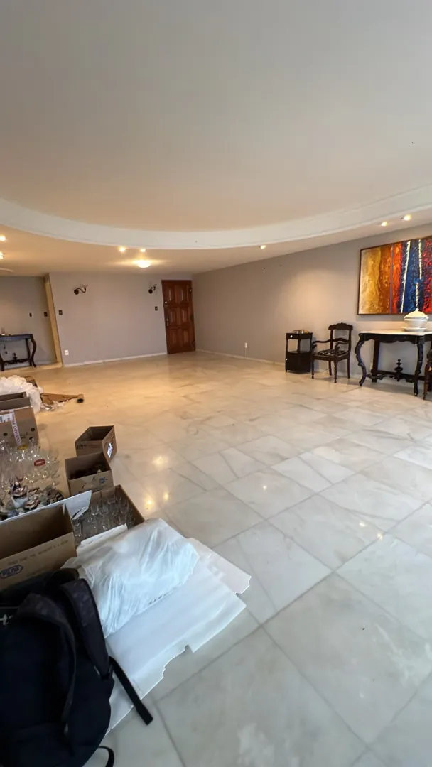 Apartamento &agrave; venda com 202 m&sup2; | 4 quartos sendo 1 su&iacute;te | Varanda | 2 vagas Avenida Boa Viagem Recife - 