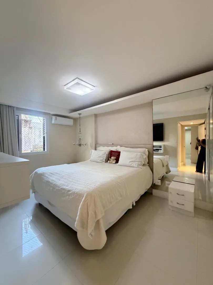 APARTAMENTO 4 QUARTOS 3 SU&Iacute;TES VARANDAS 2 GARAGENS ELEVADORES &Agrave; VENDA NA BARRA! Rua Engenheiro Milton Oliveira Salvador - 