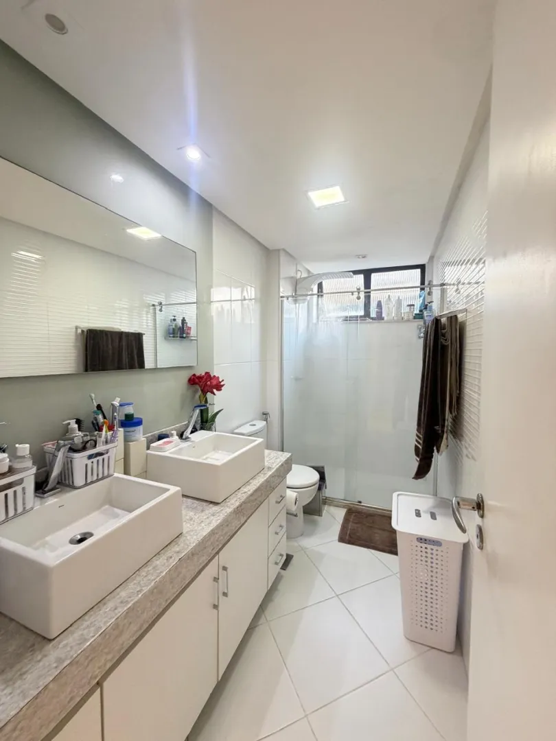 APARTAMENTO 4 QUARTOS 3 SU&Iacute;TES VARANDAS 2 GARAGENS ELEVADORES &Agrave; VENDA NA BARRA! Rua Engenheiro Milton Oliveira Salvador - 