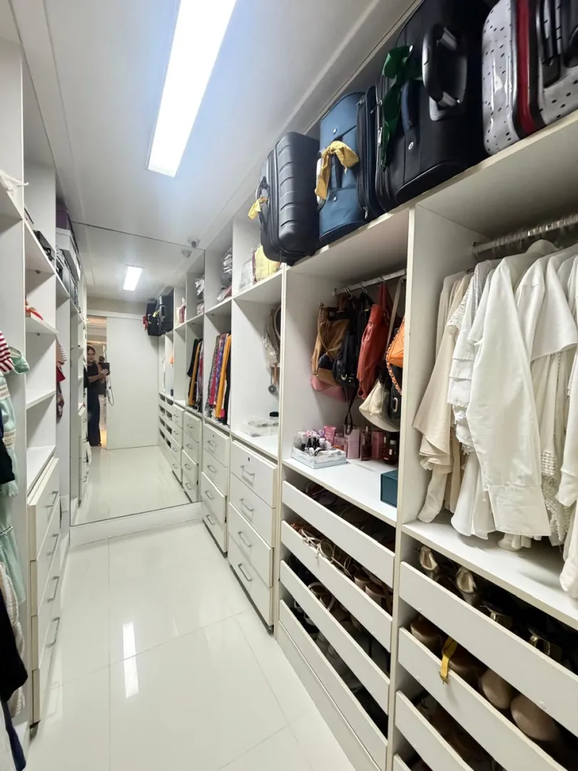 APARTAMENTO 4 QUARTOS 3 SU&Iacute;TES VARANDAS 2 GARAGENS ELEVADORES &Agrave; VENDA NA BARRA! Rua Engenheiro Milton Oliveira Salvador - 