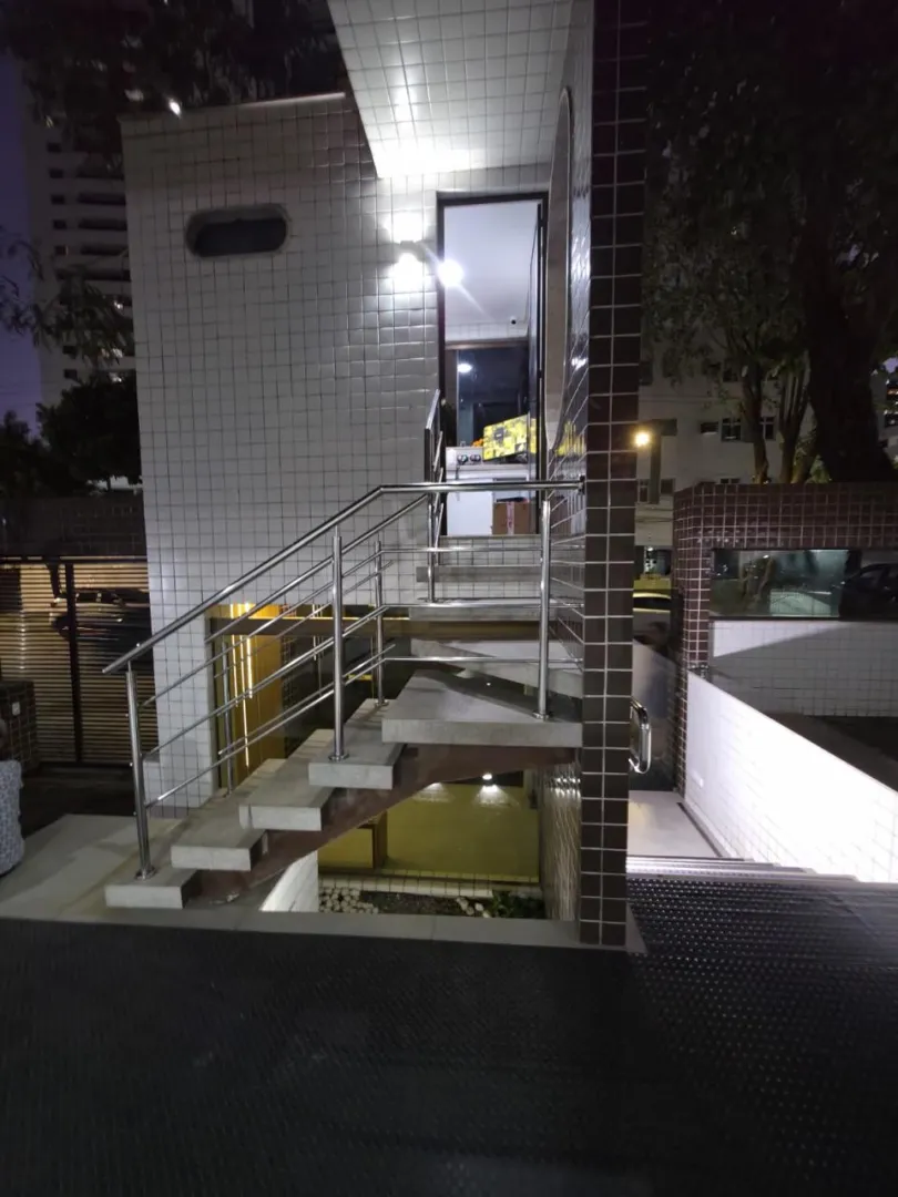 Apartamento &agrave; venda com 110 m&sup2; | 3 quartos sendo 1 su&iacute;te | 2 vagas | Reformado Avenida Visconde de Jequitinhonha Recife - 