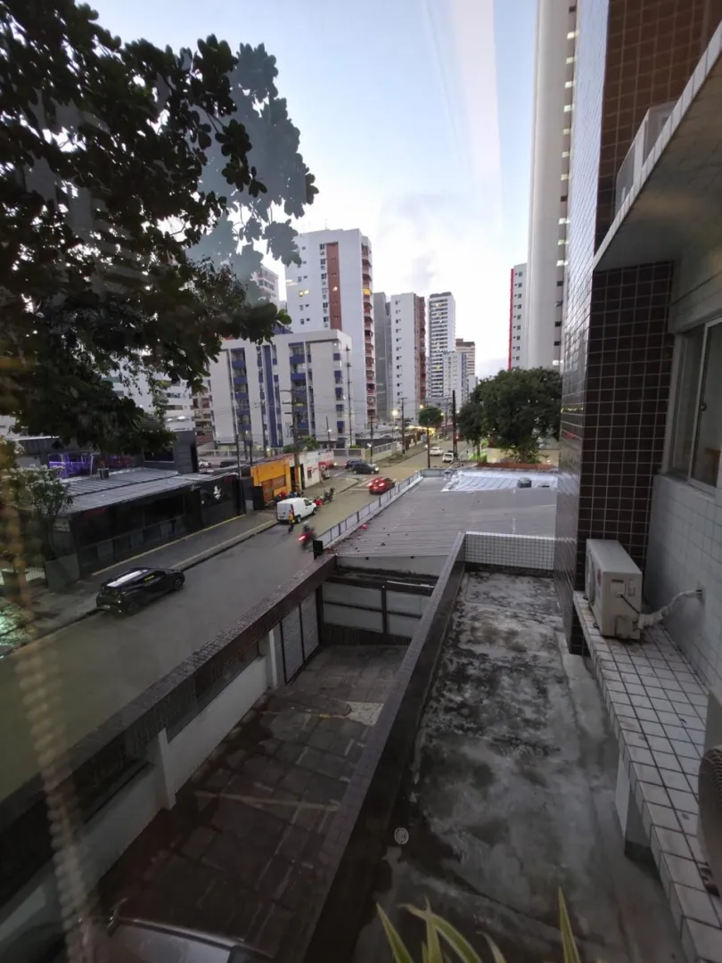 Apartamento &agrave; venda com 110 m&sup2; | 3 quartos sendo 1 su&iacute;te | 2 vagas | Reformado Avenida Visconde de Jequitinhonha Recife - 