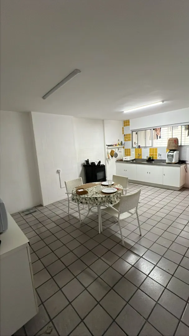 Apartamento &agrave; venda com 230 m&sup2; | 4 quartos sendo 2 su&iacute;tes | 2 vagas | Varanda Rua dos Navegantes Recife - 