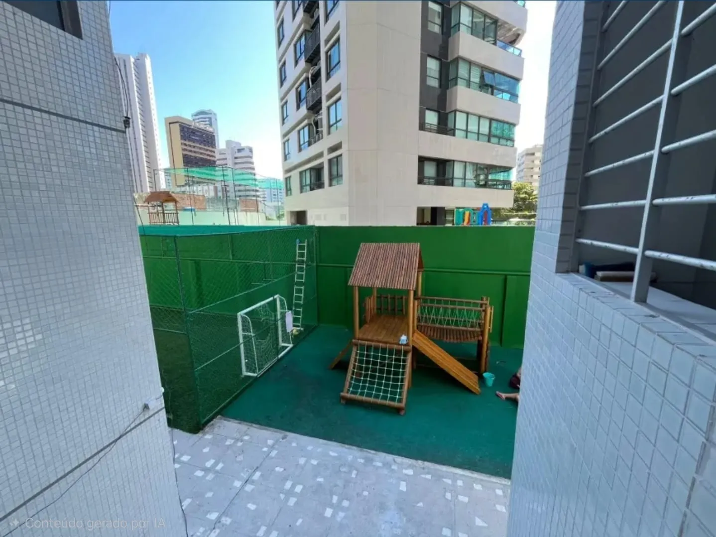 Apartamento &agrave; venda com 230 m&sup2; | 4 quartos sendo 2 su&iacute;tes | 2 vagas | Varanda Rua dos Navegantes Recife - 