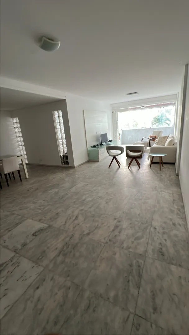 Apartamento &agrave; venda com 230 m&sup2; | 4 quartos sendo 2 su&iacute;tes | 2 vagas | Varanda Rua dos Navegantes Recife - 