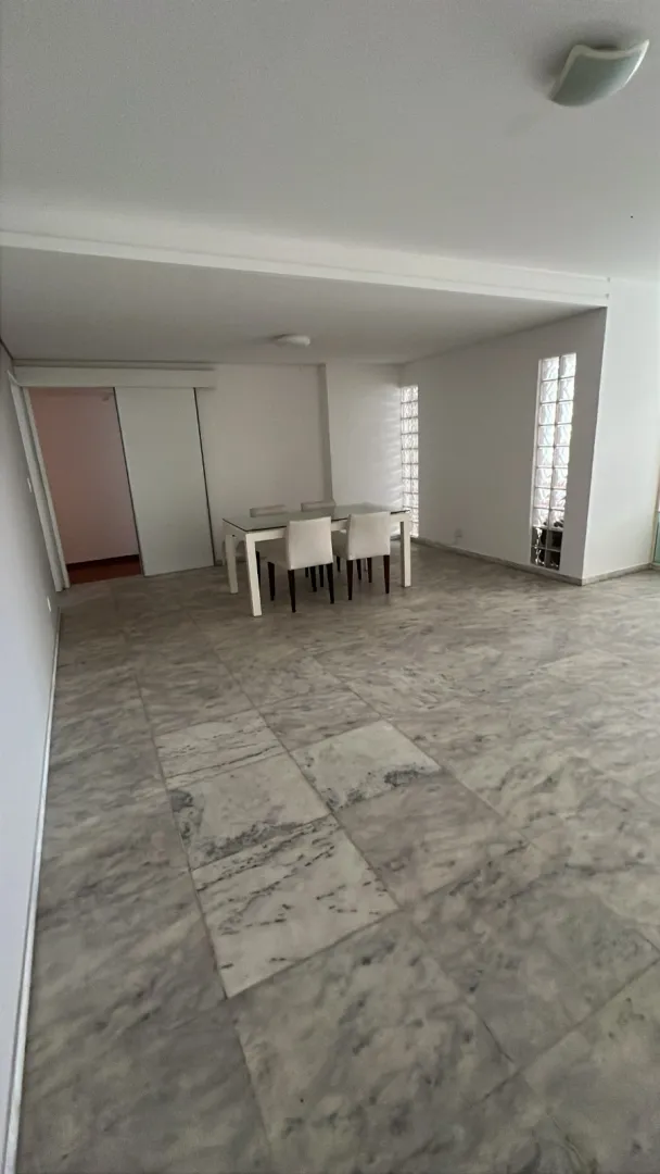 Apartamento &agrave; venda com 230 m&sup2; | 4 quartos sendo 2 su&iacute;tes | 2 vagas | Varanda Rua dos Navegantes Recife - 