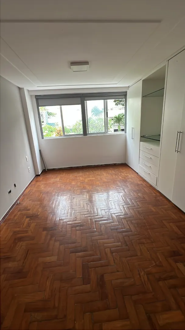 Apartamento &agrave; venda com 230 m&sup2; | 4 quartos sendo 2 su&iacute;tes | 2 vagas | Varanda Rua dos Navegantes Recife - 