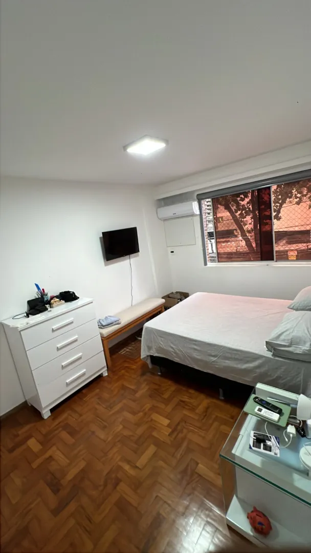 Apartamento &agrave; venda com 230 m&sup2; | 4 quartos sendo 2 su&iacute;tes | 2 vagas | Varanda Rua dos Navegantes Recife - 