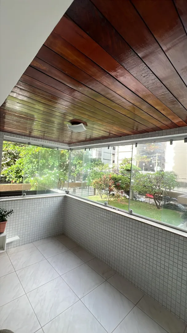 Apartamento &agrave; venda com 230 m&sup2; | 4 quartos sendo 2 su&iacute;tes | 2 vagas | Varanda Rua dos Navegantes Recife - 