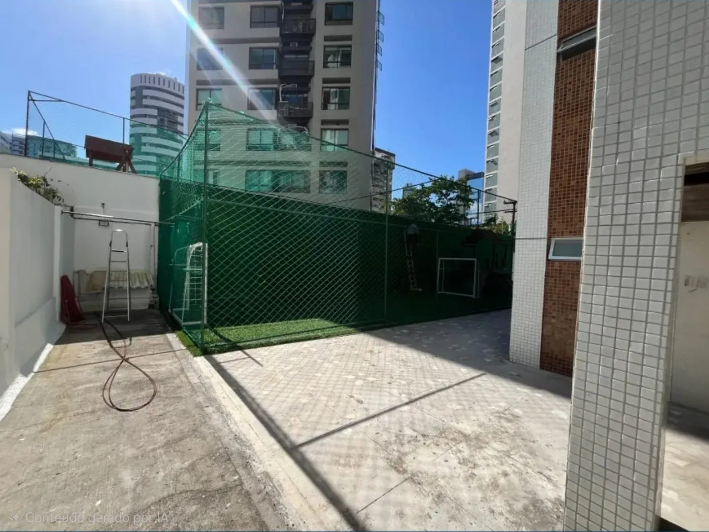 Apartamento &agrave; venda com 230 m&sup2; | 4 quartos sendo 2 su&iacute;tes | 2 vagas | Varanda Rua dos Navegantes Recife - 