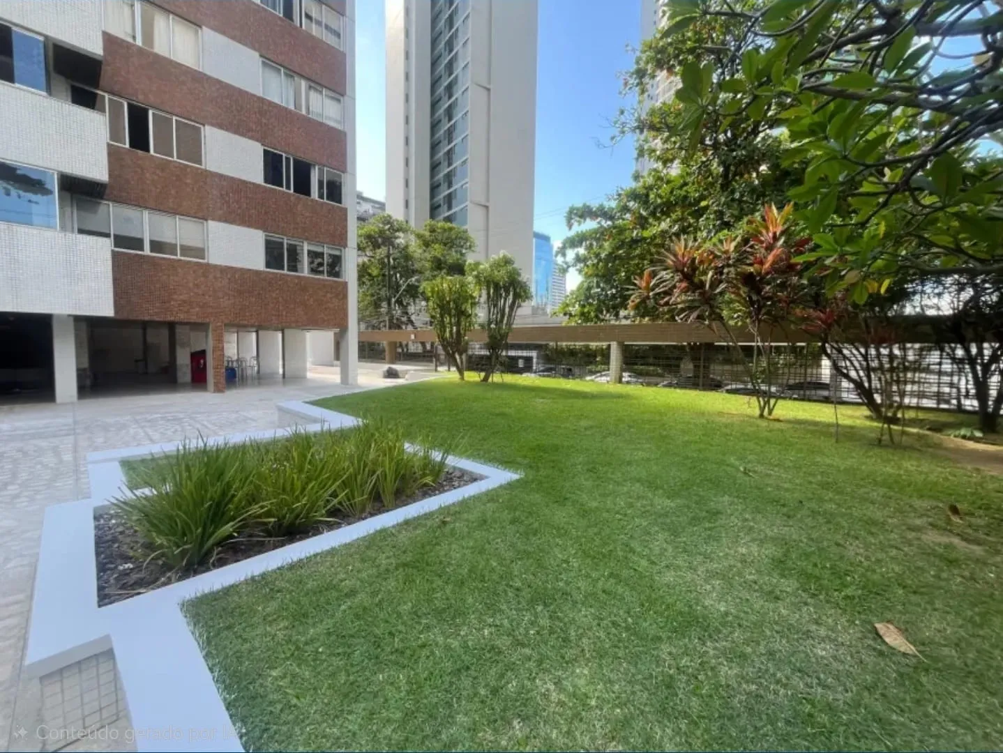 Apartamento &agrave; venda com 230 m&sup2; | 4 quartos sendo 2 su&iacute;tes | 2 vagas | Varanda Rua dos Navegantes Recife - 