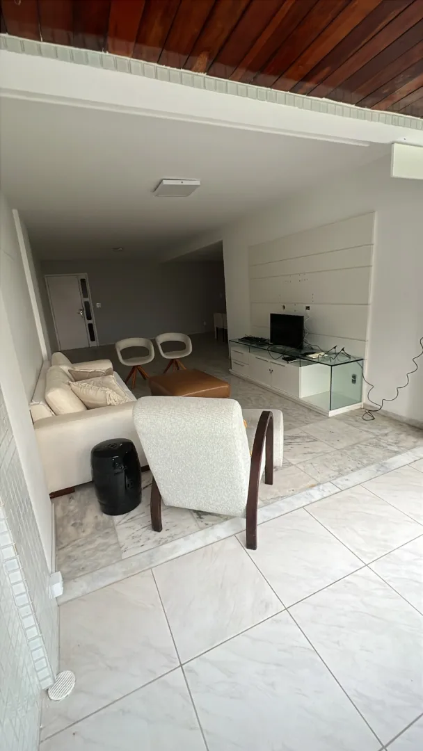 Apartamento &agrave; venda com 230 m&sup2; | 4 quartos sendo 2 su&iacute;tes | 2 vagas | Varanda Rua dos Navegantes Recife - 