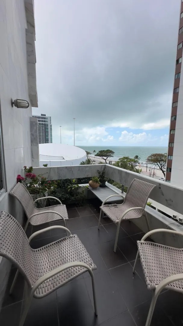 Apartamento &agrave; venda com 289 m&sup2; | 3 quartos sendo 1 su&iacute;te | 2 vagas | Varanda vista pro mar Rua Jean Mermoz Recife - 