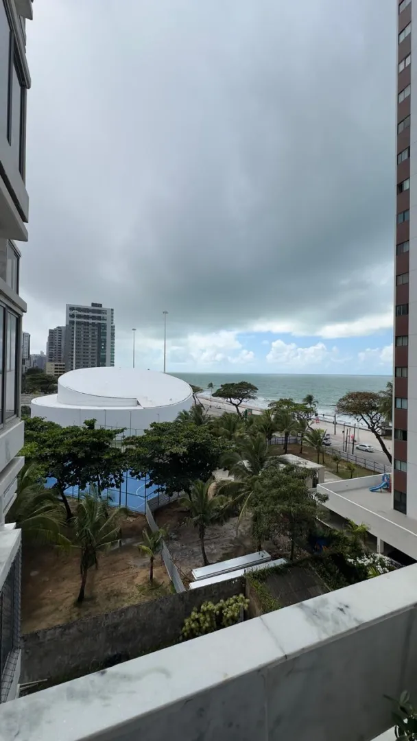 Apartamento &agrave; venda com 289 m&sup2; | 3 quartos sendo 1 su&iacute;te | 2 vagas | Varanda vista pro mar Rua Jean Mermoz Recife - 