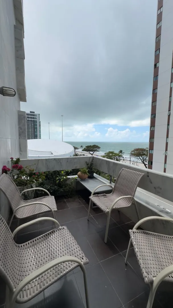 Apartamento &agrave; venda com 289 m&sup2; | 3 quartos sendo 1 su&iacute;te | 2 vagas | Varanda vista pro mar Rua Jean Mermoz Recife - 