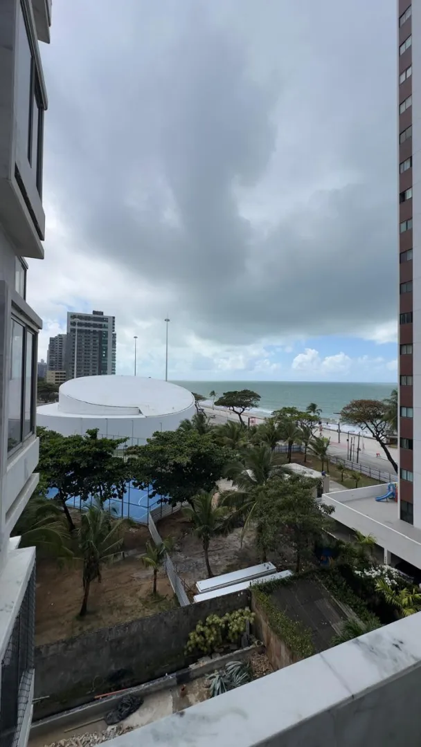 Apartamento &agrave; venda com 289 m&sup2; | 3 quartos sendo 1 su&iacute;te | 2 vagas | Varanda vista pro mar Rua Jean Mermoz Recife - 
