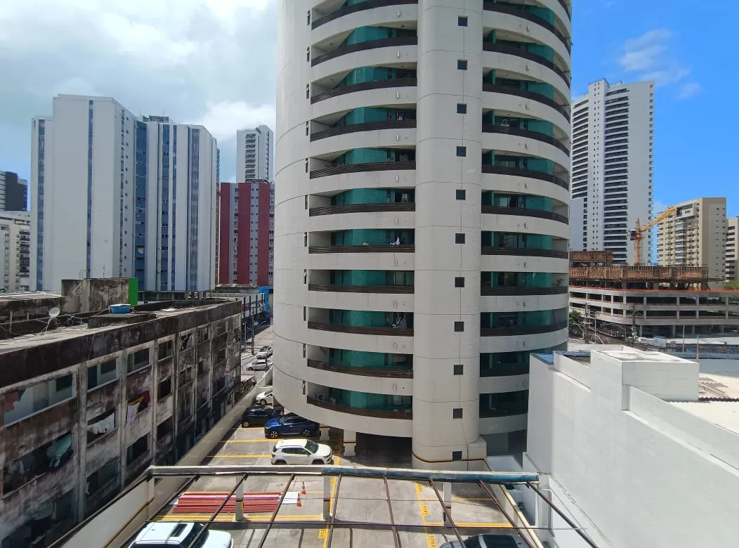 Apartamento &agrave; venda com 140 m&sup2; | 3 quartos sendo 1 su&iacute;te | 1 vaga | Nascente Avenida Engenheiro Domingos Ferreira Recife - 