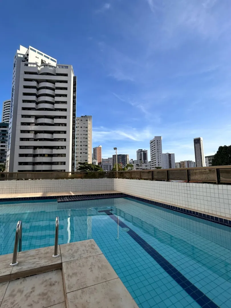 Apartamento &agrave; venda com 136 m&sup2; | 4 quartos sendo 2 su&iacute;tes | Nascente | Varanda Rua Dom José Lopes Recife - 
