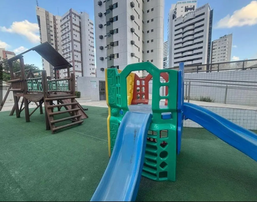 Apartamento &agrave; venda com 136 m&sup2; | 4 quartos sendo 2 su&iacute;tes | Nascente | Varanda Rua Dom José Lopes Recife - 