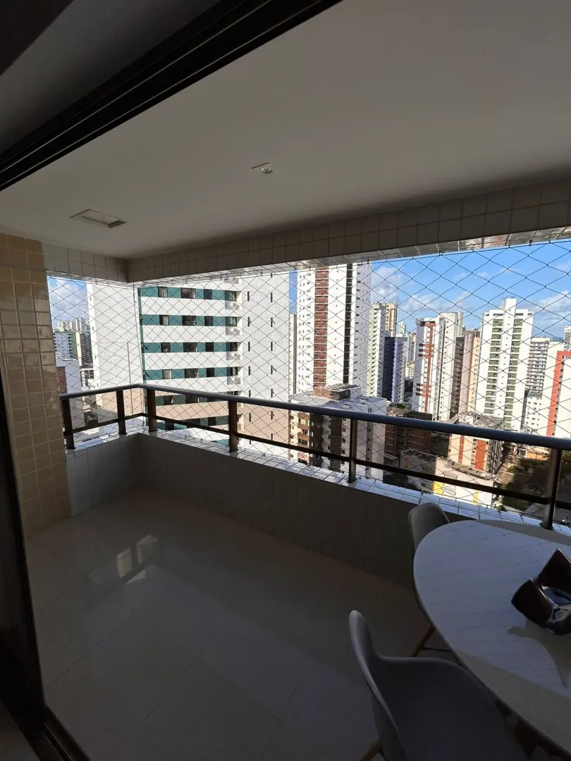 Apartamento &agrave; venda com 136 m&sup2; | 4 quartos sendo 2 su&iacute;tes | Nascente | Varanda Rua Dom José Lopes Recife - 
