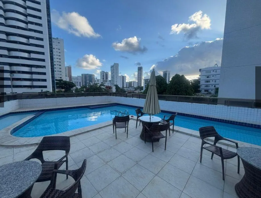 Apartamento &agrave; venda com 136 m&sup2; | 4 quartos sendo 2 su&iacute;tes | Nascente | Varanda Rua Dom José Lopes Recife - 
