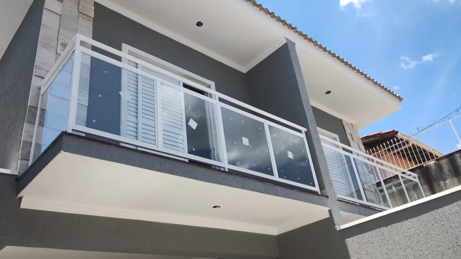Sobrado a venda em Osasco no Jd das Flores com 125m&sup2; 3 dormit&oacute;rios, suite e 4 vagas; Rua Jasmim Osasco - 