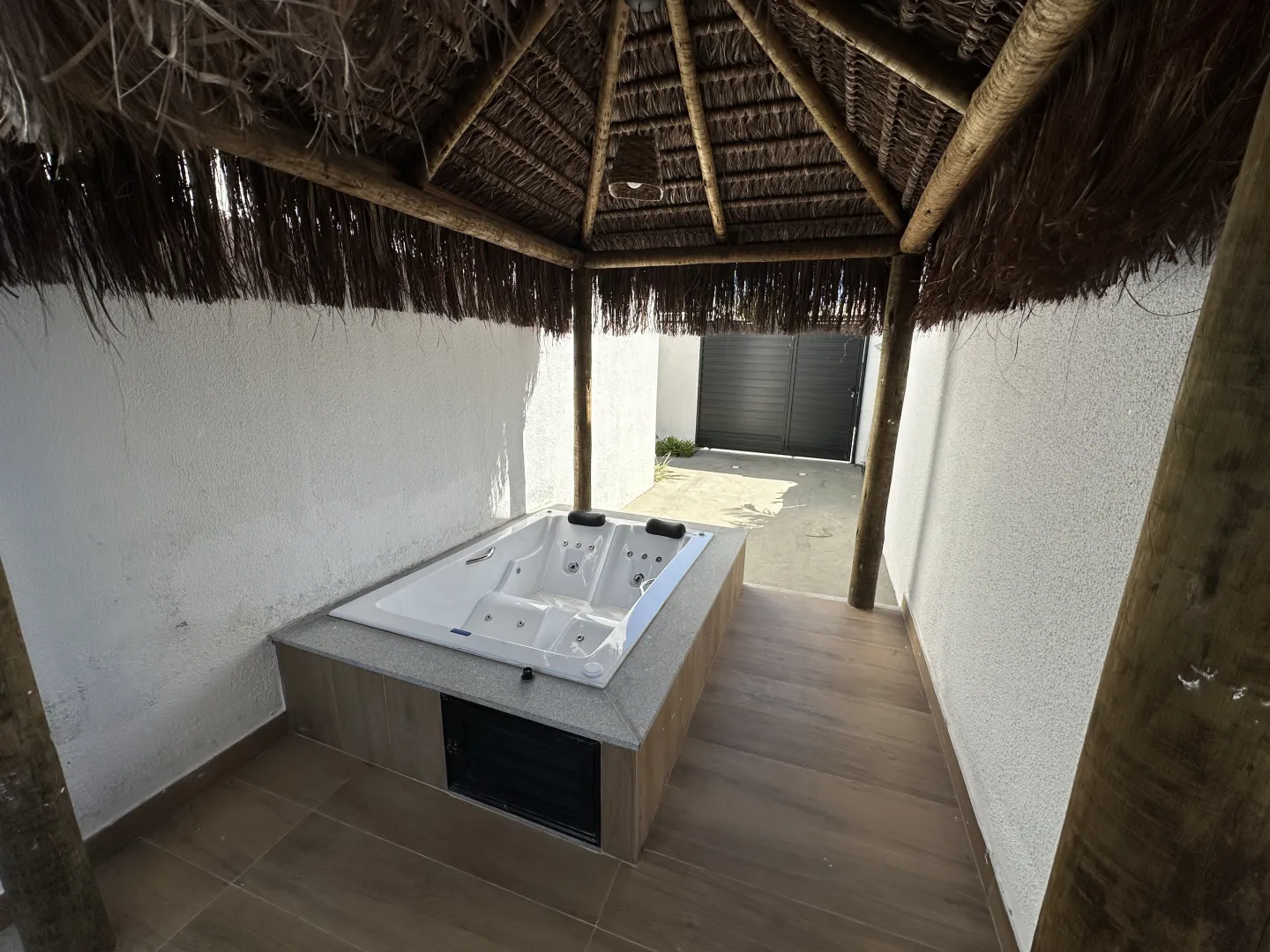 Bangal&ocirc; com Spa e Pergolado &agrave; Venda em B&uacute;zios  Armação dos Búzios - 