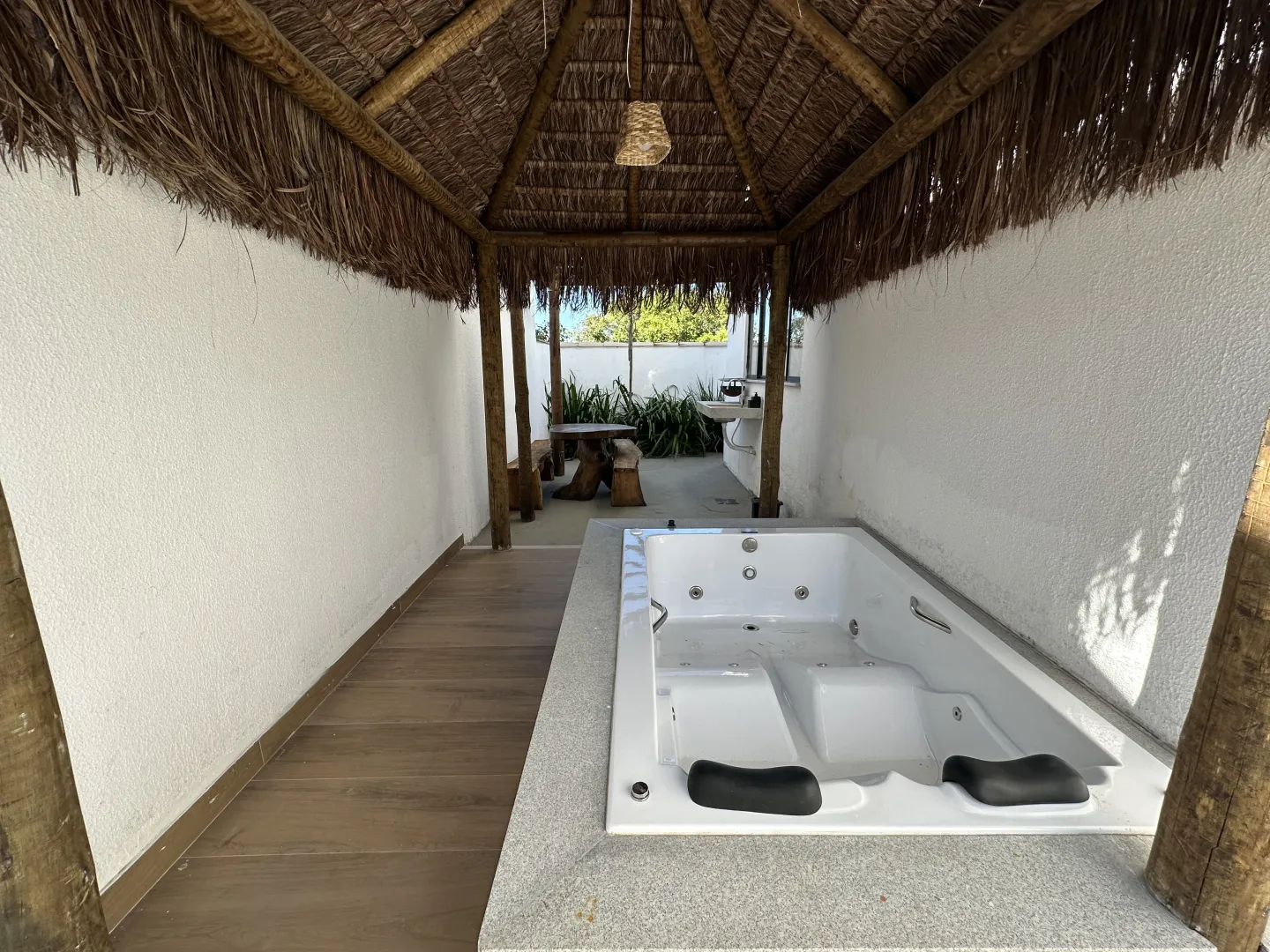 Bangal&ocirc; com Spa e Pergolado &agrave; Venda em B&uacute;zios  Armação dos Búzios - 