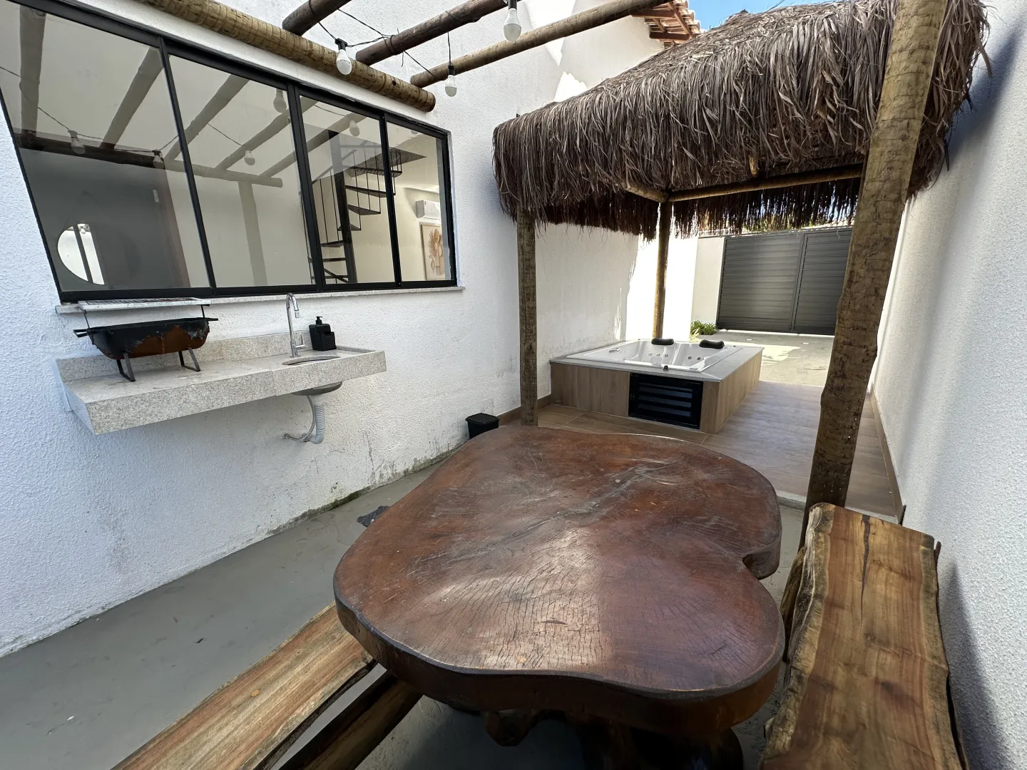Bangal&ocirc; com Spa e Pergolado &agrave; Venda em B&uacute;zios  Armação dos Búzios - 
