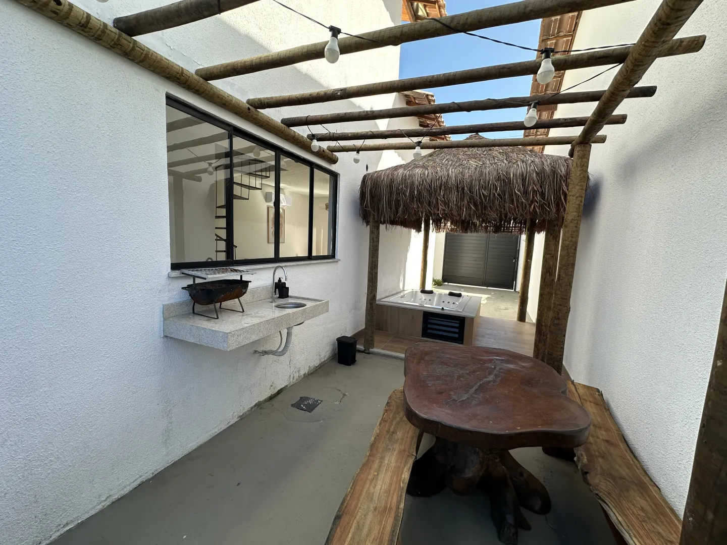 Bangal&ocirc; com Spa e Pergolado &agrave; Venda em B&uacute;zios  Armação dos Búzios - 