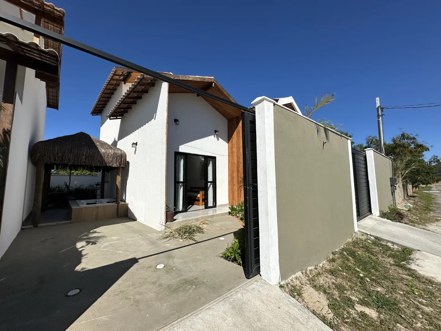 Bangal&ocirc; com Spa e Pergolado &agrave; Venda em B&uacute;zios  Armação dos Búzios - 