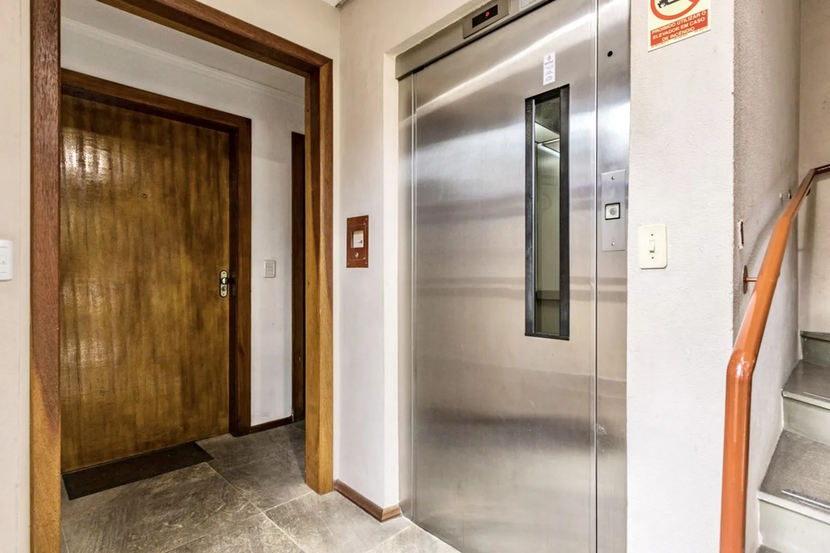 R$ 410.000 - &Oacute;TIMO APARTAMENTO - 60M2 - 2 DORM - SACADA - CHURRASQUEIRA - 1 VAGA Rua Eça de Queiroz Porto Alegre - 