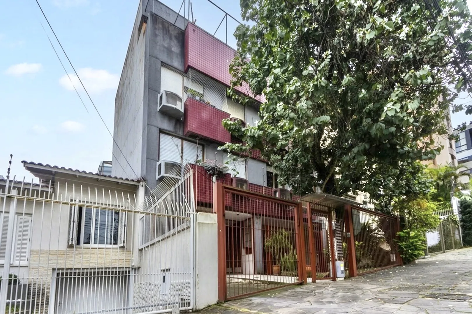 R$ 410.000 - &Oacute;TIMO APARTAMENTO - 60M2 - 2 DORM - SACADA - CHURRASQUEIRA - 1 VAGA Rua Eça de Queiroz Porto Alegre - 