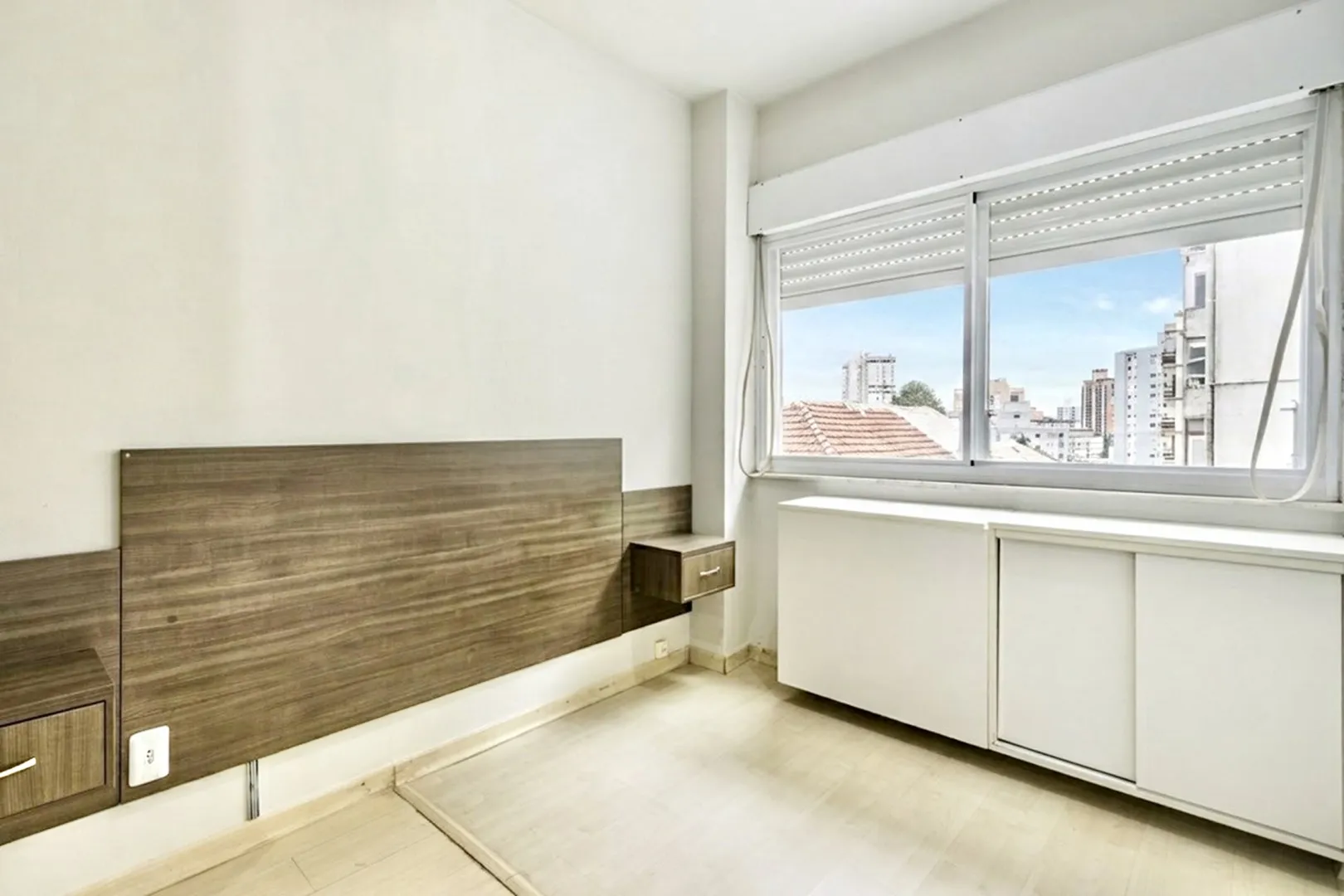 R$ 410.000 - &Oacute;TIMO APARTAMENTO - 60M2 - 2 DORM - SACADA - CHURRASQUEIRA - 1 VAGA Rua Eça de Queiroz Porto Alegre - 