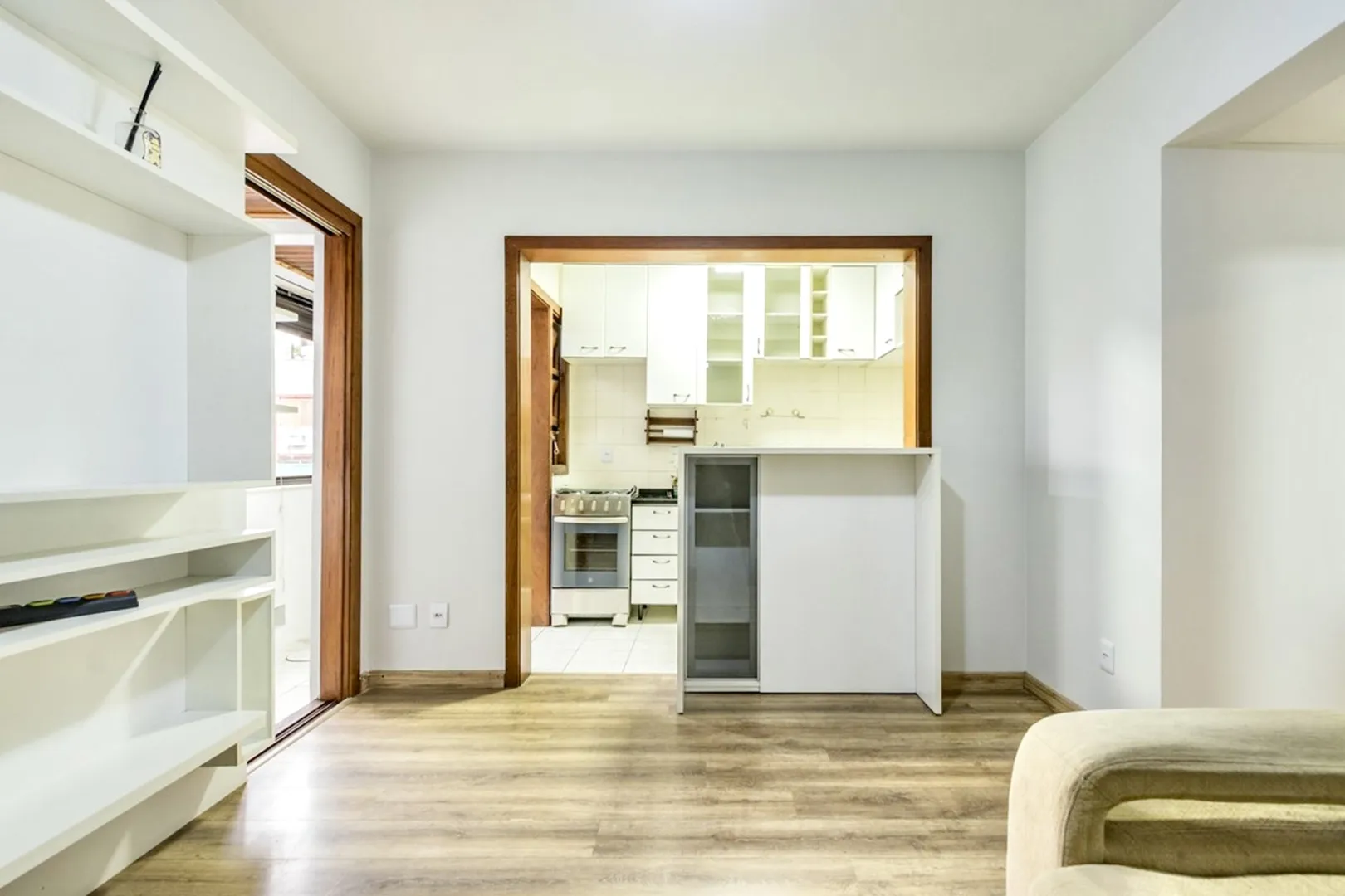 R$ 410.000 - &Oacute;TIMO APARTAMENTO - 60M2 - 2 DORM - SACADA - CHURRASQUEIRA - 1 VAGA Rua Eça de Queiroz Porto Alegre - 