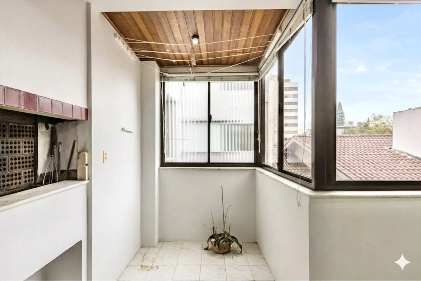R$ 410.000 - &Oacute;TIMO APARTAMENTO - 60M2 - 2 DORM - SACADA - CHURRASQUEIRA - 1 VAGA Rua Eça de Queiroz Porto Alegre - 