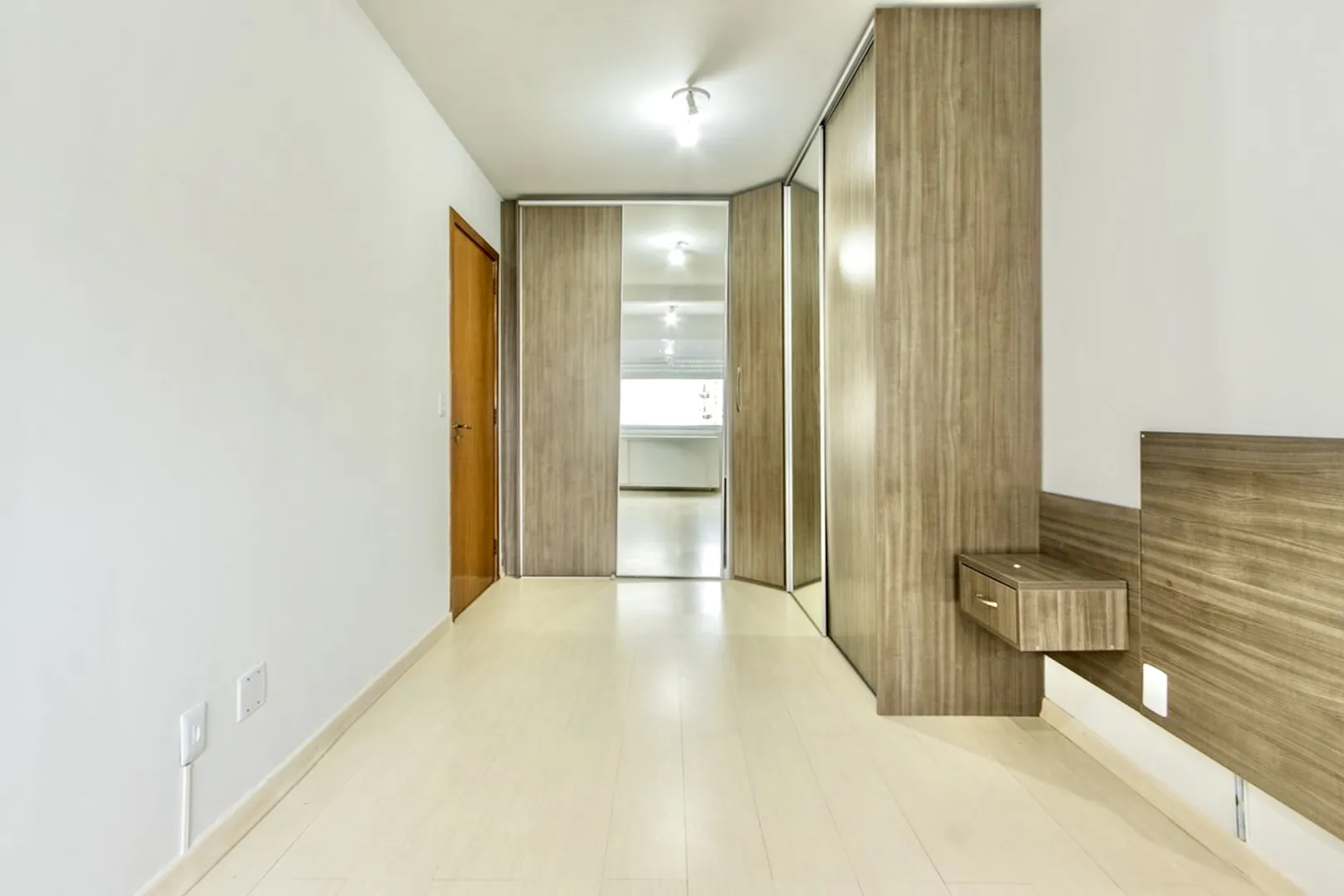 R$ 410.000 - &Oacute;TIMO APARTAMENTO - 60M2 - 2 DORM - SACADA - CHURRASQUEIRA - 1 VAGA Rua Eça de Queiroz Porto Alegre - 