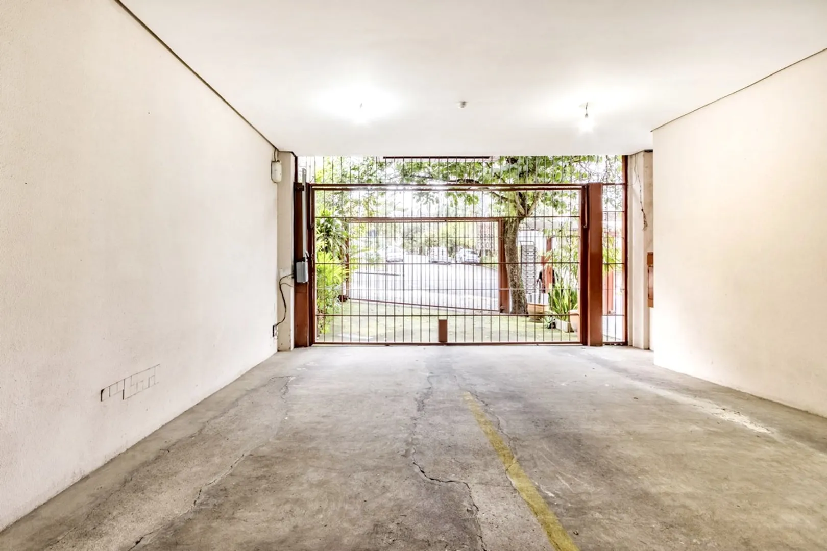 R$ 410.000 - &Oacute;TIMO APARTAMENTO - 60M2 - 2 DORM - SACADA - CHURRASQUEIRA - 1 VAGA Rua Eça de Queiroz Porto Alegre - 