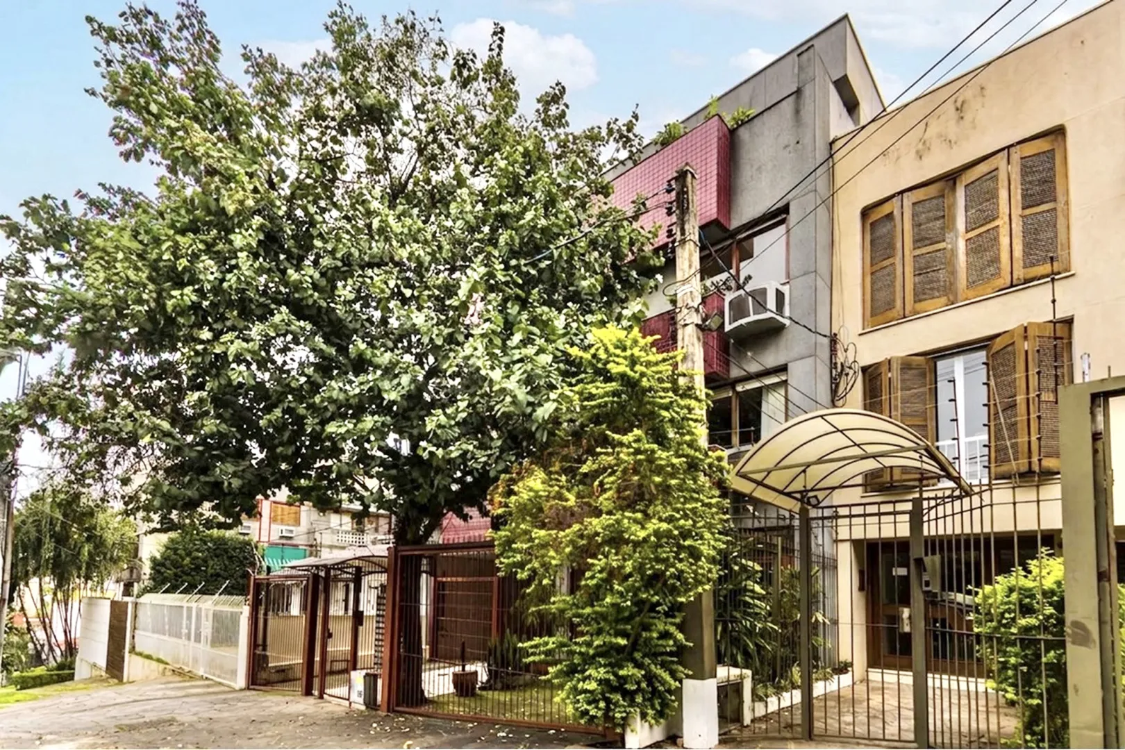 R$ 410.000 - &Oacute;TIMO APARTAMENTO - 60M2 - 2 DORM - SACADA - CHURRASQUEIRA - 1 VAGA Rua Eça de Queiroz Porto Alegre - 