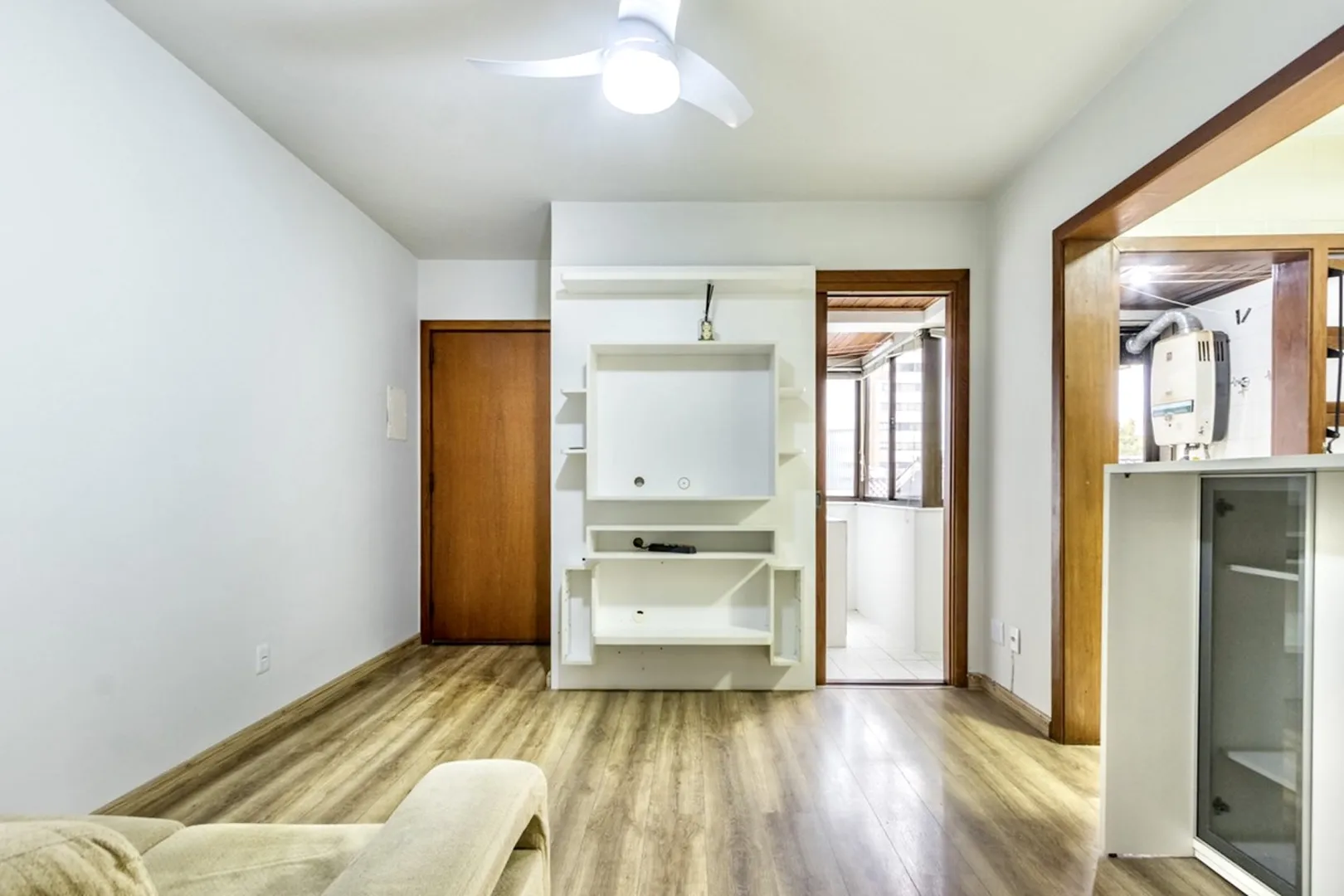 R$ 410.000 - &Oacute;TIMO APARTAMENTO - 60M2 - 2 DORM - SACADA - CHURRASQUEIRA - 1 VAGA Rua Eça de Queiroz Porto Alegre - 