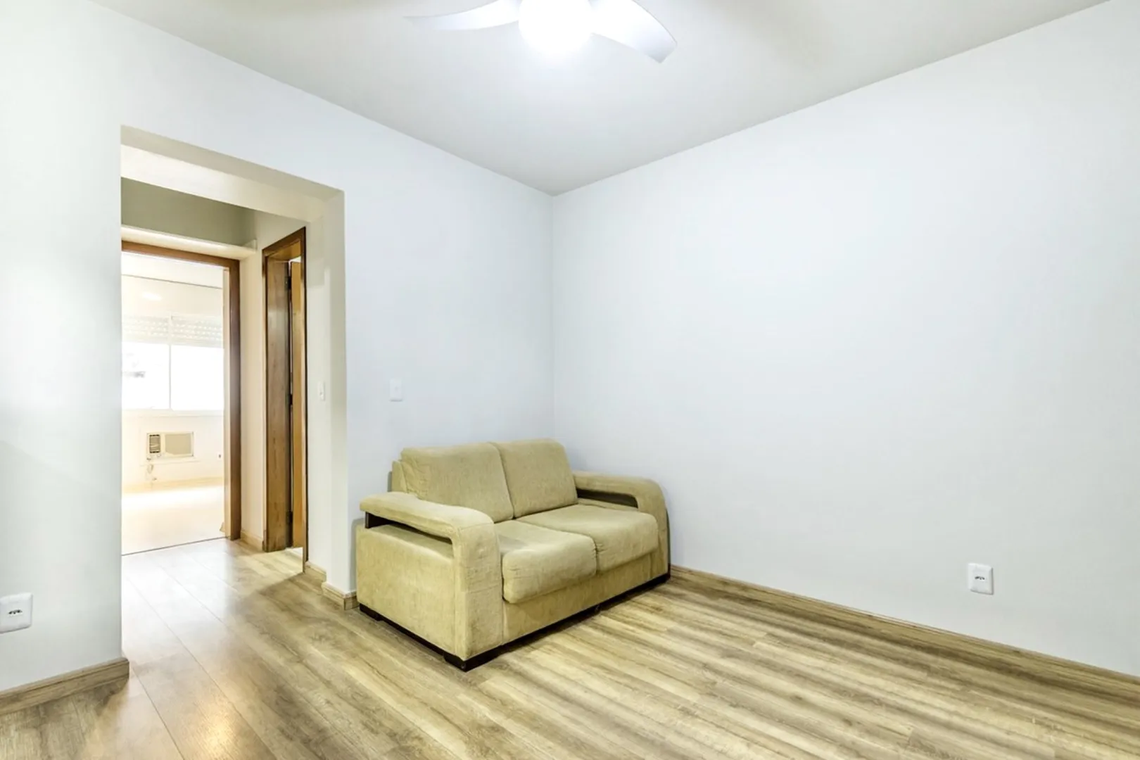 R$ 410.000 - &Oacute;TIMO APARTAMENTO - 60M2 - 2 DORM - SACADA - CHURRASQUEIRA - 1 VAGA Rua Eça de Queiroz Porto Alegre - 