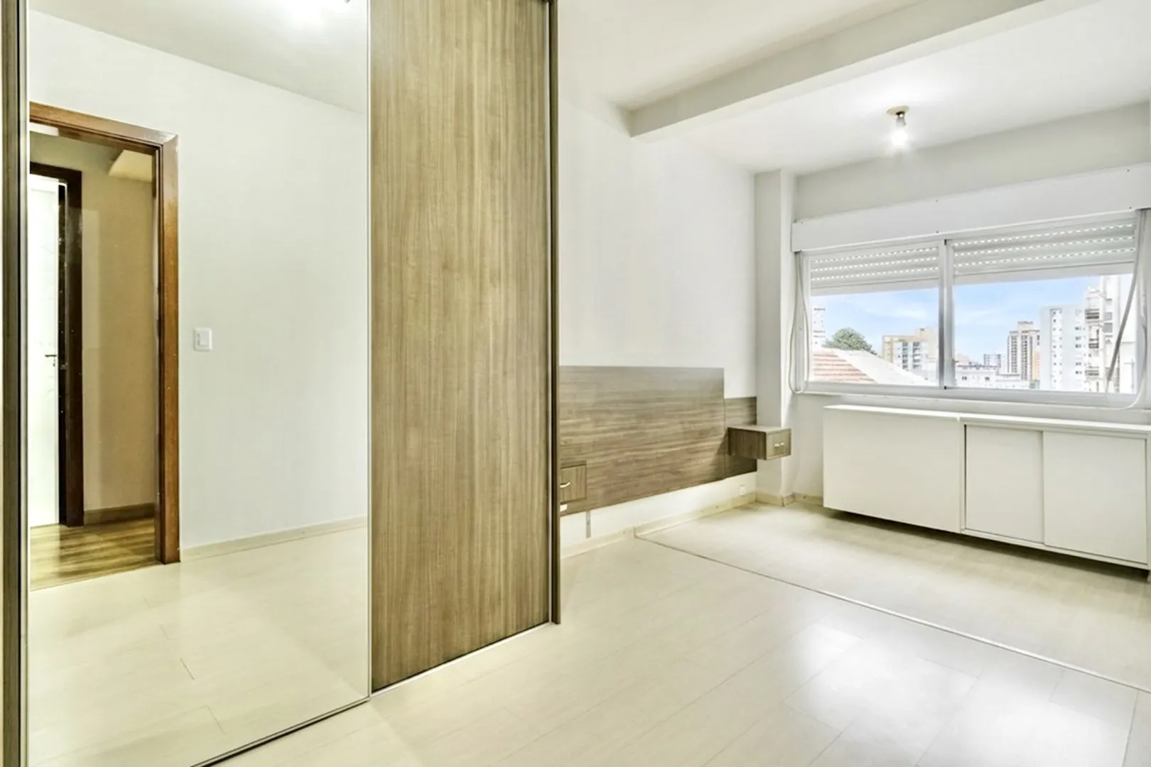 R$ 410.000 - &Oacute;TIMO APARTAMENTO - 60M2 - 2 DORM - SACADA - CHURRASQUEIRA - 1 VAGA Rua Eça de Queiroz Porto Alegre - 