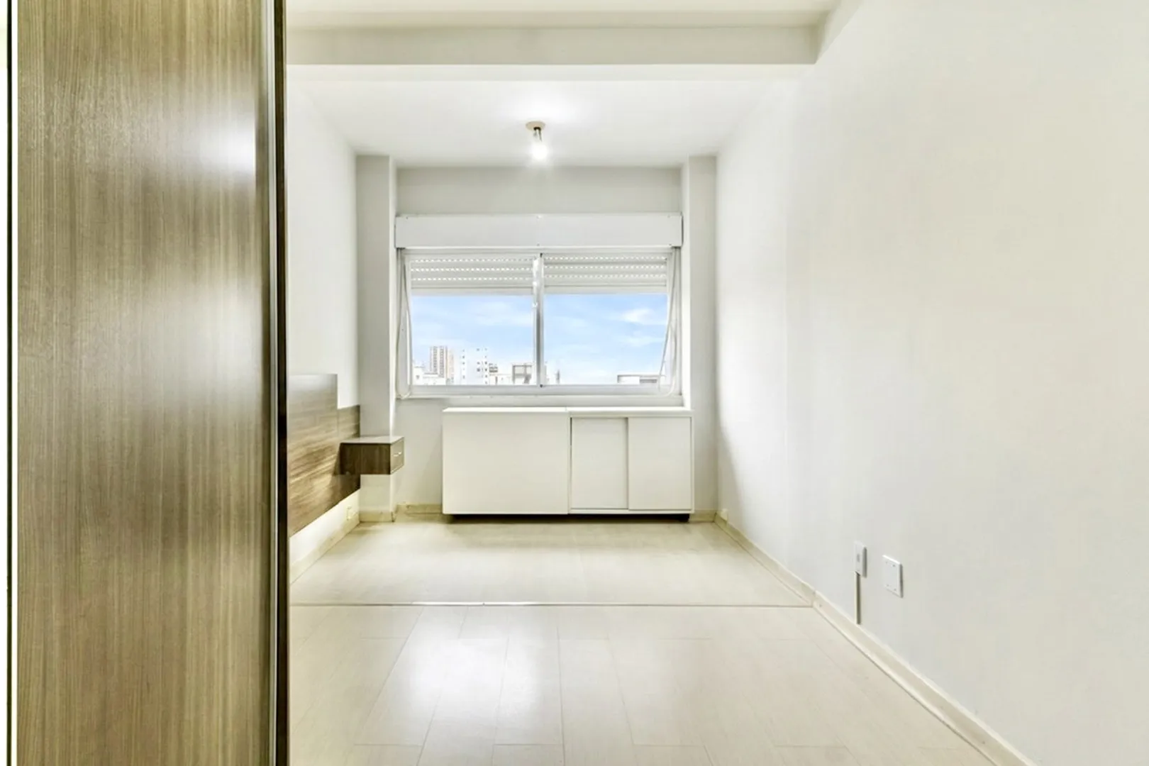 R$ 410.000 - &Oacute;TIMO APARTAMENTO - 60M2 - 2 DORM - SACADA - CHURRASQUEIRA - 1 VAGA Rua Eça de Queiroz Porto Alegre - 
