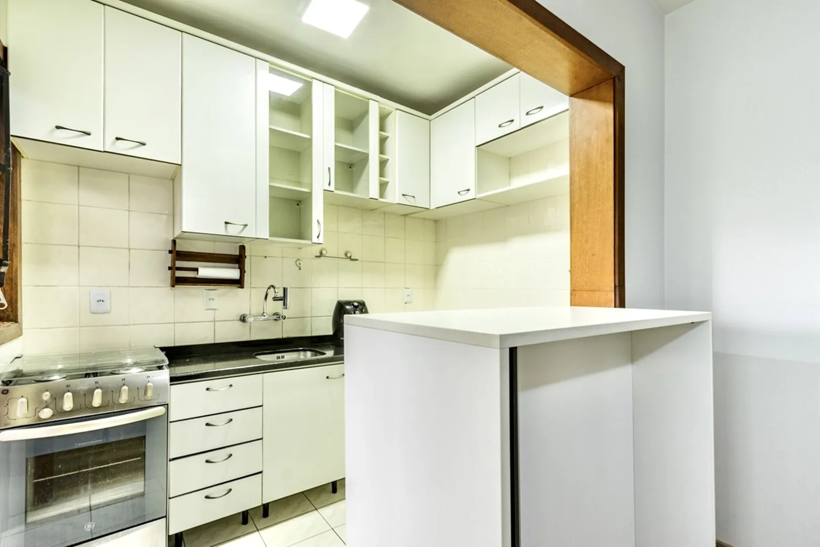 R$ 410.000 - &Oacute;TIMO APARTAMENTO - 60M2 - 2 DORM - SACADA - CHURRASQUEIRA - 1 VAGA Rua Eça de Queiroz Porto Alegre - 