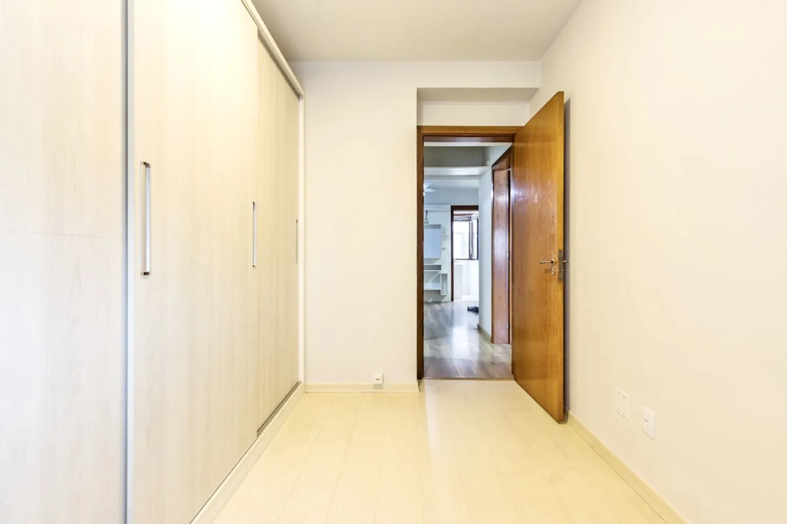 R$ 410.000 - &Oacute;TIMO APARTAMENTO - 60M2 - 2 DORM - SACADA - CHURRASQUEIRA - 1 VAGA Rua Eça de Queiroz Porto Alegre - 
