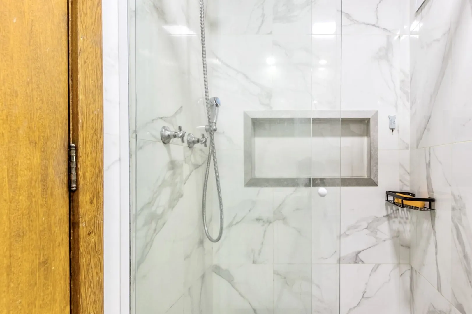R$ 410.000 - &Oacute;TIMO APARTAMENTO - 60M2 - 2 DORM - SACADA - CHURRASQUEIRA - 1 VAGA Rua Eça de Queiroz Porto Alegre - 