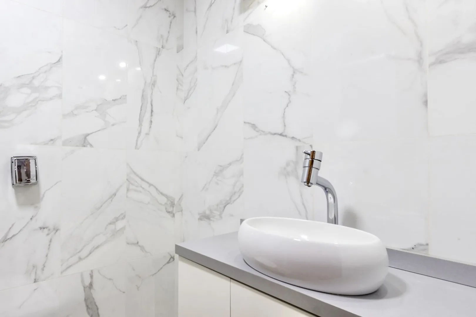R$ 410.000 - &Oacute;TIMO APARTAMENTO - 60M2 - 2 DORM - SACADA - CHURRASQUEIRA - 1 VAGA Rua Eça de Queiroz Porto Alegre - 