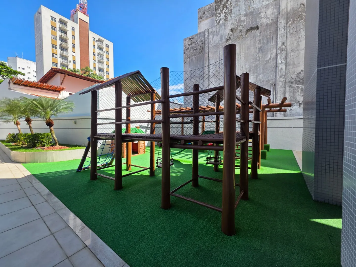APARTAMENTO 2 QUARTOS SU&Iacute;TE VARANDA 3 GARAGENS PISCINA ACADEMIA VENDA JD APIPEMA ONDINA Rua Martins de Almeida Salvador - 